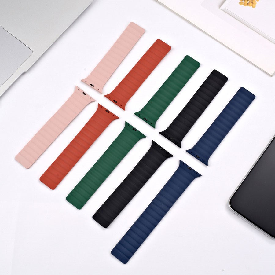 https://cdn.shopify.com/s/files/1/0950/5387/3523/files/lpaw117_lippa-apple-watch-magnetisk-silikonerem-42-44-45-49-pink-4.jpg?v=1759553303