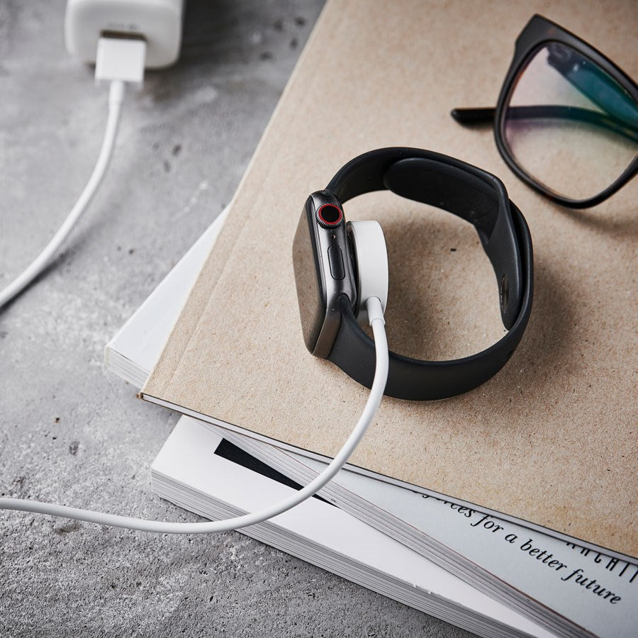 https://cdn.shopify.com/s/files/1/0950/5387/3523/files/lpawch_-lippa-1m-5w-apple-watch-charger_mork.jpg?v=1759748719
