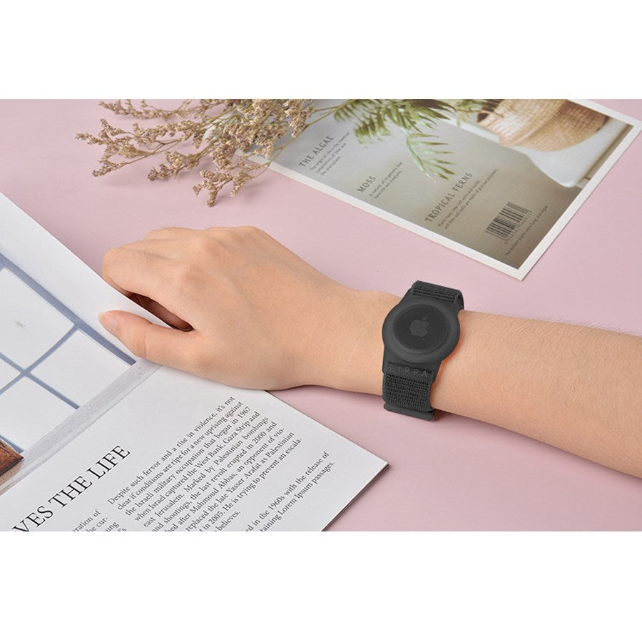https://cdn.shopify.com/s/files/1/0950/5387/3523/files/lpcover0021_lippa-nylon-wrist-band-for-kids-and-elderly-black-4.jpg?v=1759552763