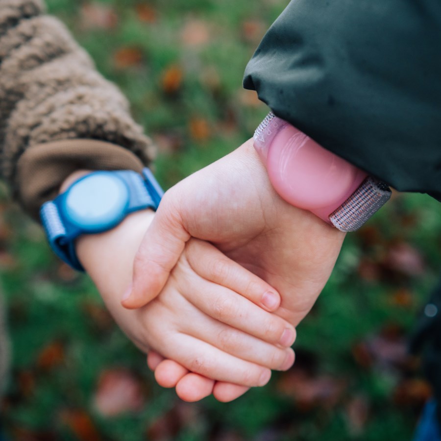 https://cdn.shopify.com/s/files/1/0950/5387/3523/files/lpcover0021_lippa-nylon-wrist-band-for-kids-and-elderly-black-6.jpg?v=1759552763