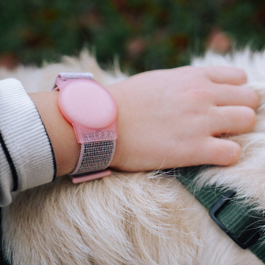 https://cdn.shopify.com/s/files/1/0950/5387/3523/files/lpcover0021_lippa-nylon-wrist-band-for-kids-and-elderly-black-7.jpg?v=1759552763
