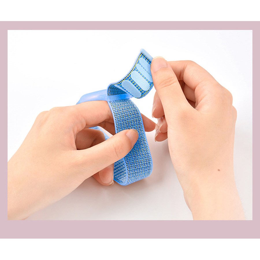 https://cdn.shopify.com/s/files/1/0950/5387/3523/files/lpcover0022_lippa-nylon-wrist-band-for-kids-and-elderly-blue-4.jpg?v=1759552736