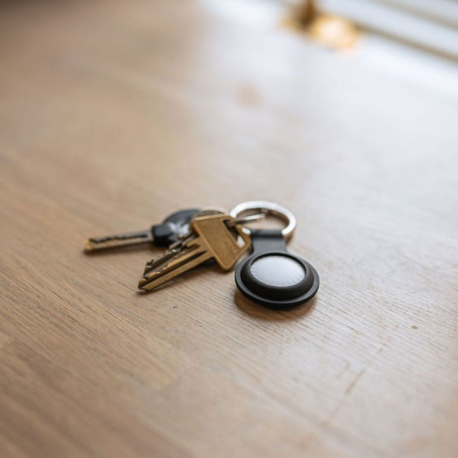 https://cdn.shopify.com/s/files/1/0950/5387/3523/files/lpcover0032_lippa-keyring-for-airtag-and-smart-finder-black-3.jpg?v=1770173288