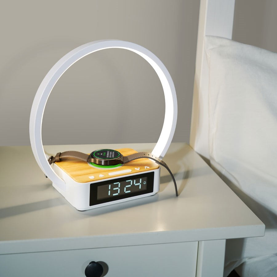 https://cdn.shopify.com/s/files/1/0950/5387/3523/files/lpl-087_lippa-sengelampe-med-tradlos-opladning-og-vaekkeur-hvid-9_32a23184-1698-48e3-a1a9-b08bc4871a59.jpg?v=1768904020