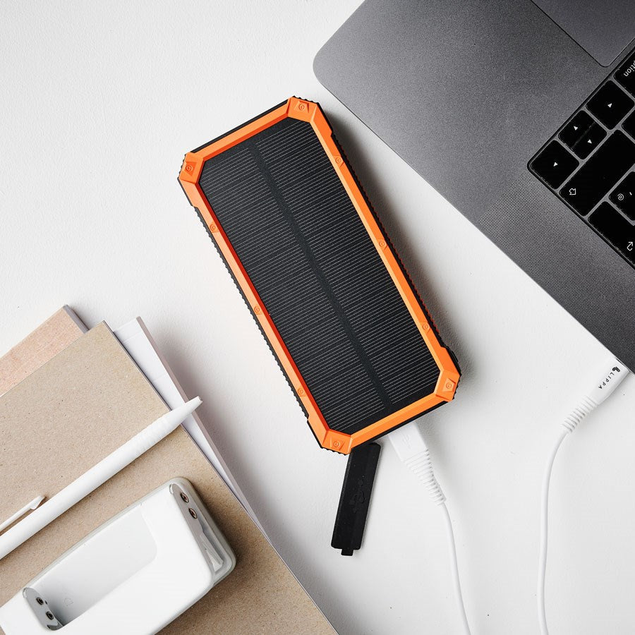https://cdn.shopify.com/s/files/1/0950/5387/3523/files/lppb20000spf_-lippa-20-000-mah-7w-foldable-solar-powerbank_lys.jpg?v=1759743887