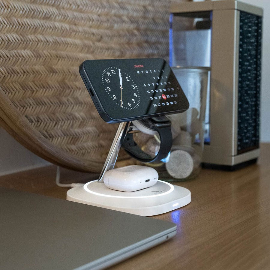https://cdn.shopify.com/s/files/1/0950/5387/3523/files/lpwcs02_lippa-3-in-1-15w-wireless-charger-stand-white-10.jpg?v=1770171911