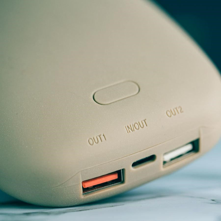 https://cdn.shopify.com/s/files/1/0950/5387/3523/files/p107102-greylime-power-stone-ll-20000-mah-usb-c-usb-a-beige_03.jpg?v=1759748071