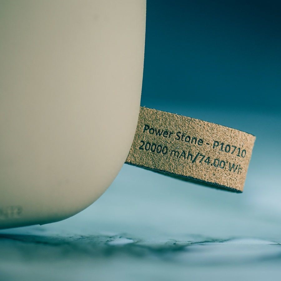 https://cdn.shopify.com/s/files/1/0950/5387/3523/files/p107102-greylime-power-stone-ll-20000-mah-usb-c-usb-a-beige_05.jpg?v=1759748071