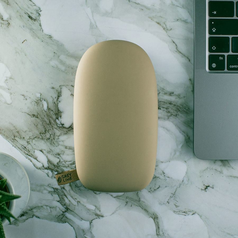 https://cdn.shopify.com/s/files/1/0950/5387/3523/files/p107102-greylime-power-stone-ll-20000-mah-usb-c-usb-a-beige_07.jpg?v=1759748071